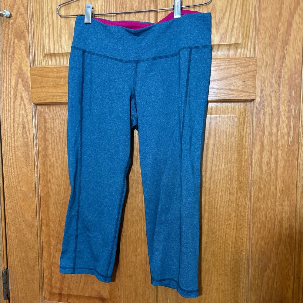 Old Navy Active teal cropped leggings
